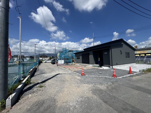 新築　渋川市半田　1号棟の前面道路含む現地写真|現地写真　東側接道幅員約4.3ｍ
