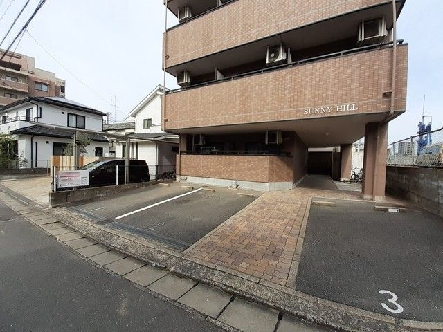 サニ－ヒルの駐車場