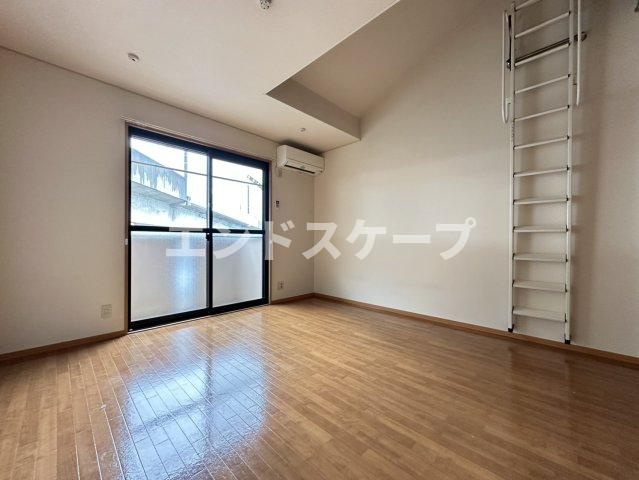 アーバンフラッツの居間・リビング|高崎、前橋のお部屋探しはエンドスケープまで！お客様の理想お聞かせ下さい♪