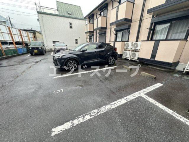 アーバンフラッツの駐車場|高崎、前橋のお部屋探しはエンドスケープまで！お客様の理想お聞かせ下さい♪