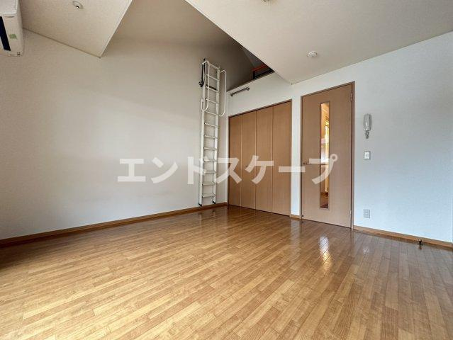アーバンフラッツの居間・リビング|高崎、前橋のお部屋探しはエンドスケープまで！お客様の理想お聞かせ下さい♪