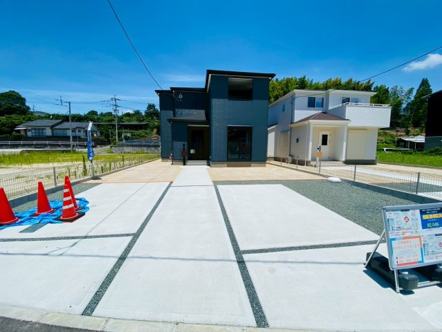 リーブルガーデン／西区池亀町／1号棟の前面道路含む現地写真