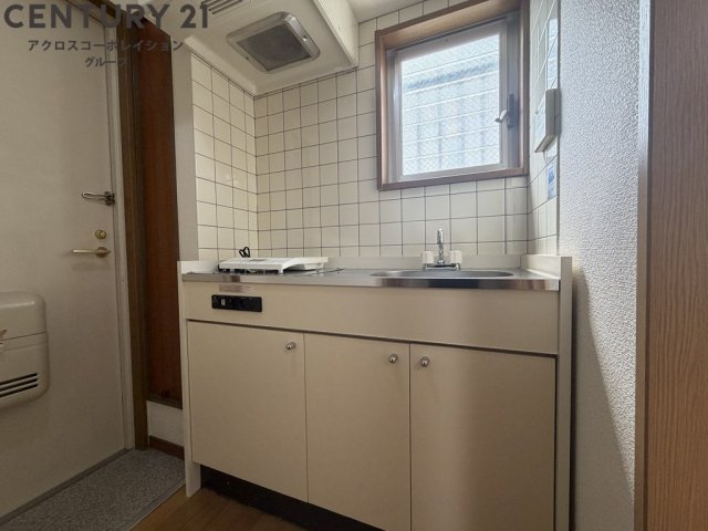 窓付きのキッチンで換気がしやすくておすすめ！