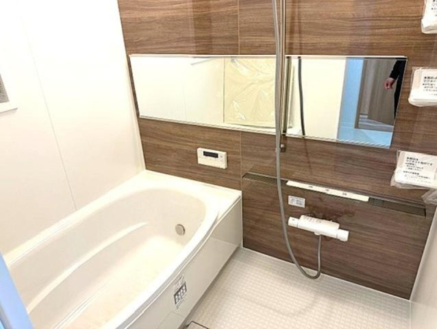ドムール六甲山手の浴室|乾燥機付きの浴室は雨の日でも洗濯物が干せるので、忙しい共働きのご家庭では大活躍です。
