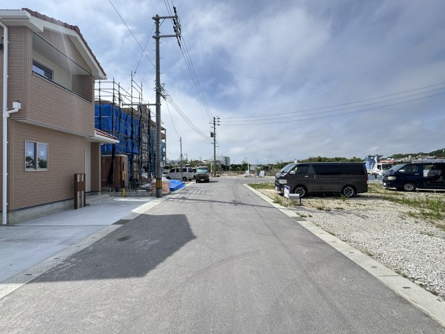 豊見城市渡橋名浜原（全39棟）22号棟の前面道路含む現地写真|※北東側道路6m♪