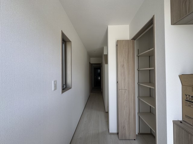 豊見城市渡橋名浜原（全39棟）22号棟の玄関|22号棟　十分な収納付き玄関♪