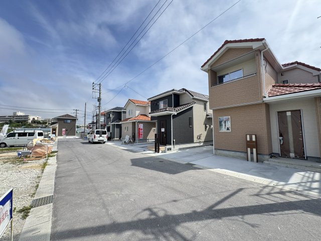 豊見城市渡橋名浜原（全39棟）22号棟の前面道路含む現地写真|※北東側6m道路♪