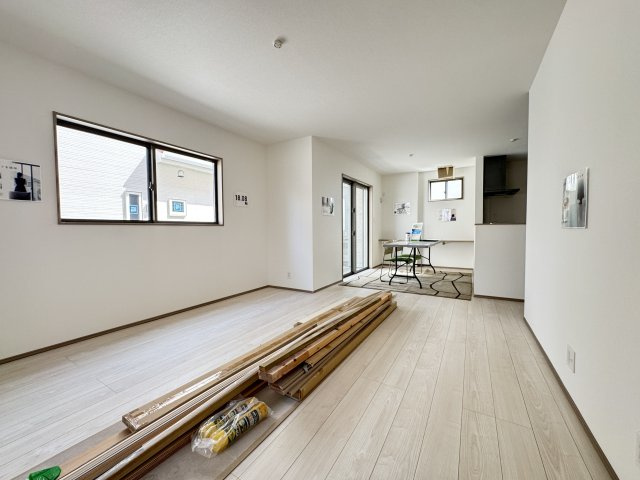 豊見城市渡橋名浜原（全39棟）22号棟の居間・リビング|22号棟　LDK18.08帖♪カウンター付き♪