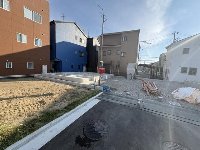摂津市鳥飼西4丁目　新築戸建の前面道路含む現地写真