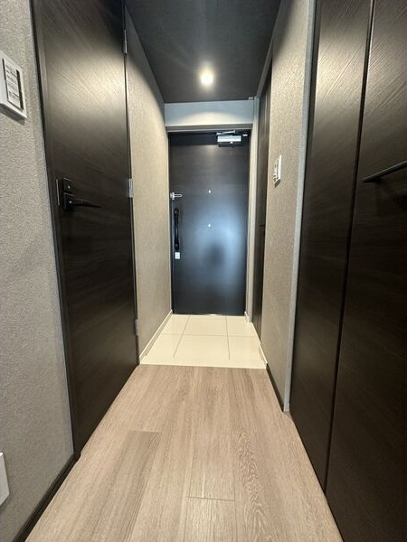 プレサンスロジェ千種内山の玄関