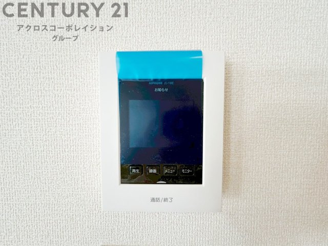 訪問者が来たときにテレビ画面で確認できるため、安心してドアを開けられます。録画機能があるものもあり、留守中に来訪者を記録しておくことができます。利便性が高く、セキュリティ面でも安心です。