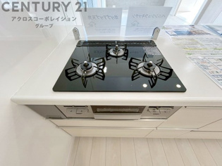 多数の調理器具を同時に使用でき、料理の効率化が可能。省エネで節約になり、様々な料理スタイルに適応できます。また、火力調整が独立しており、手入れや掃除もしやすく、今よりもっとお料理が楽しくなるかも。