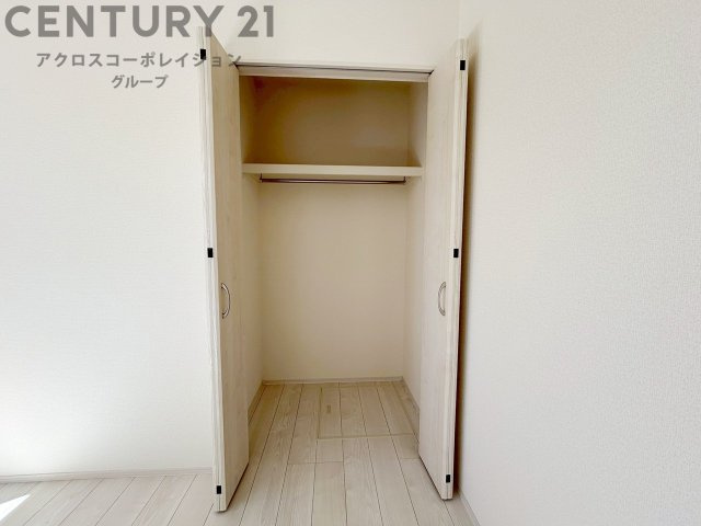 衣類やアクセサリー、小物類の収納が便利で整理整頓がしやすく、部屋の美観を保ちつつ、スペースを最大限に活用できます。衣服のしわやダメージを防ぎ、長持ちさせることができます。