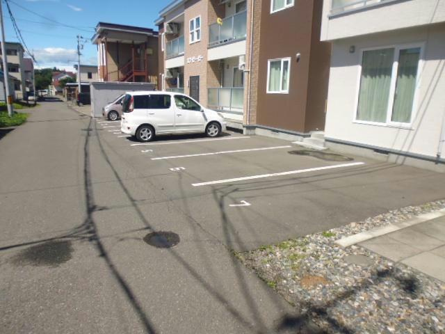 エフビービーの駐車場