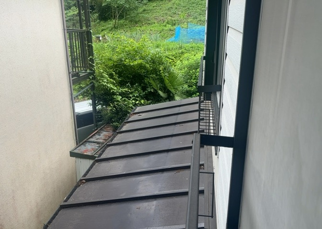 【バルコニー】 | バルコニーは、室外の専用スペースのうち、「屋根がなく開放された空間」であるものを指します。ベランダより広いタイプのものが多く、日当たりもよいため家庭菜園などを楽しみたい人にとって適した環境となります。