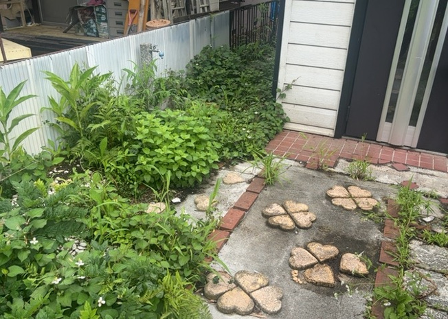 【庭】 | 庭があることでガーデニングや家庭菜園はもちろん、こどもの遊び場やペットを放して遊ぶことができます。また、家の周囲に余裕があるということです。隣地との間があれば、十分な日当たりと、風通しが確保できます。