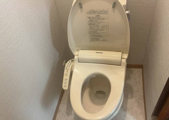 【トイレ】 | トイレは大きさや形、機能、抗菌性などが異なる多種多彩なタイプが各メーカーから出ています。それぞれに良さがあるため、事前にどういったタイプのトイレがいいのかをご家庭内で決めて、内見に行くといいでしょう。