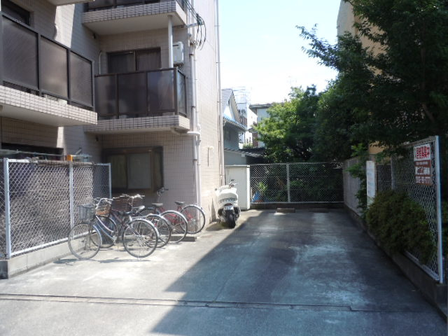 リンデンの駐車場