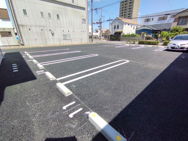 D-room両町の駐車場