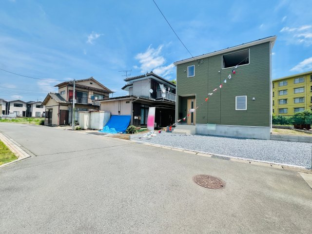 前橋市下新田町の前面道路含む現地写真|閑静な住宅地♪