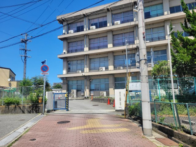 【周辺】 | 朝霧東町1丁目土地 | 朝霧小学校校門