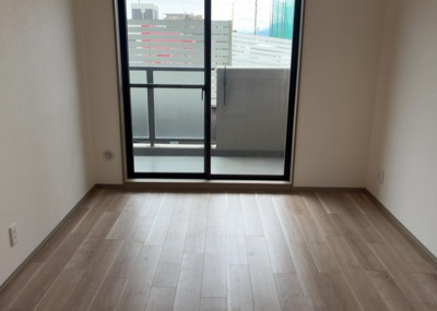 【寝室】 | ライオンズマンション橋本台第２ | 寝室でゆっくりと過ごすためにはベッド周りの適度な空間を担保することや窓の位置、照明の明るさ、寝室の広さなどを考える必要があります。自身や家族の構成とライフスタイルに併せて寝室にする部屋を選びましょう！