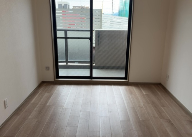 【寝室】 | ライオンズマンション橋本台第２ | 寝室でゆっくりと過ごすためにはベッド周りの適度な空間を担保することや窓の位置、照明の明るさ、寝室の広さなどを考える必要があります。自身や家族の構成とライフスタイルに併せて寝室にする部屋を選びましょう！