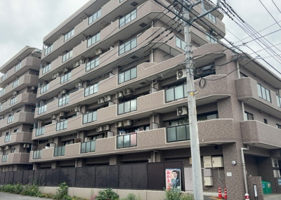 【現況写真】 | ライオンズマンション橋本台第２ | 外観はマンション管理がされているかの目安になります。築年数が古いと、壁面は劣化してひび割れが生じることも！建物が古びていても細かいところが修繕されていると、きちんと管理されているなぁと感じるでしょう。