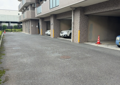 【駐車場】 | ライオンズマンション橋本台第２ | 駐車場と明記されていても、最小スペースでつくられた駐車場だと大型車は駐車できなかったり、出入りしにくくなったりする可能性があります。お車のサイズと購入したい物件の駐車場のサイズを現地で確認しましょう。