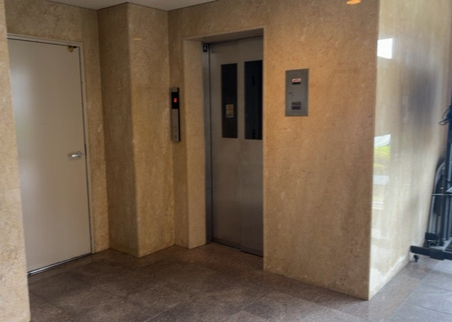 【その他共用部分】 | ライオンズマンション橋本台第２ | 共有部分は、住民なら誰もが使える設備のこと。例えば駐車場やエレベーター、インターネット設備、セキュリティ設備などがあります。他にも、マンションの廊下・外部階段やエントランス・ゴミ置き場などがあります。