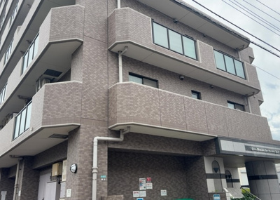 【構造・工法・仕様】 | ライオンズマンション橋本台第２ | ＲＣ造、Reinforced Concreteは直訳すると補強されたコンクリートです。主に柱や梁・床・壁が鉄筋とコンクリートで構成おり、鉄筋を組んだ型枠にコンクリートを流し込んで固めたものを指します。