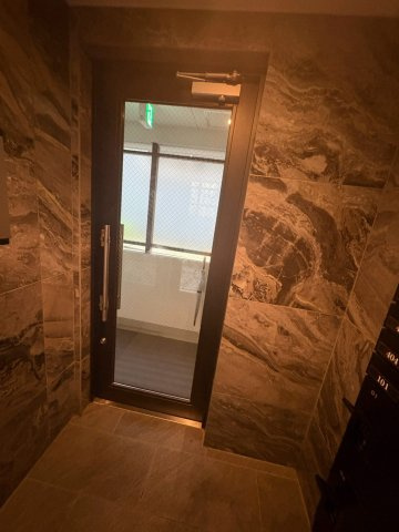 Apartment小石川後楽園のエントランス