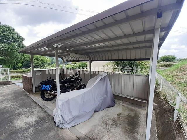 コーポ篠山のその他共用部分|敷地内に駐車場、駐輪場があります◎