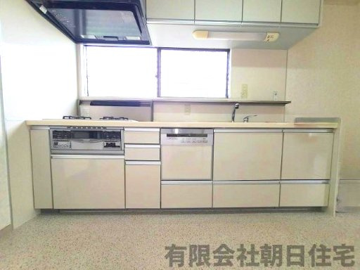 【キッチン】 | 青葉台中古戸建 | 窓のある明るいキッチンです