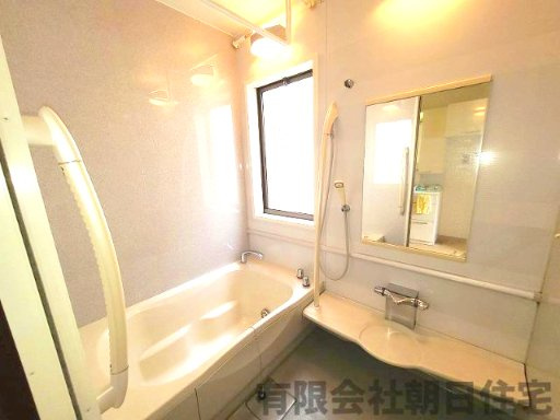 【浴室】 | 青葉台中古戸建 | 広々としたお風呂です