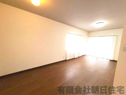 【洋室】 | 青葉台中古戸建 | 広々とした洋室です
