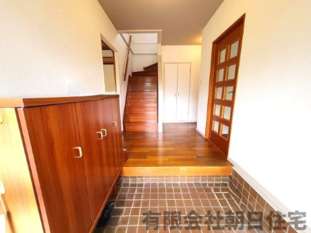 【玄関】 | 青葉台中古戸建 | ゆったりとした玄関です