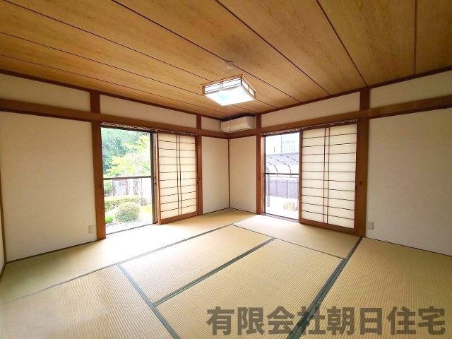 【和室】 | 青葉台中古戸建 | お庭が望める明るい和室です