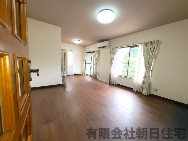 【居間・リビング】 | 青葉台中古戸建 | 居間です
