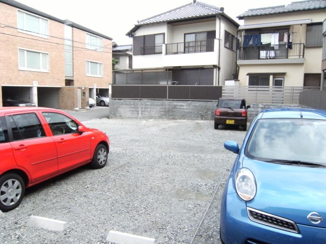 リヴェール曽根の駐車場