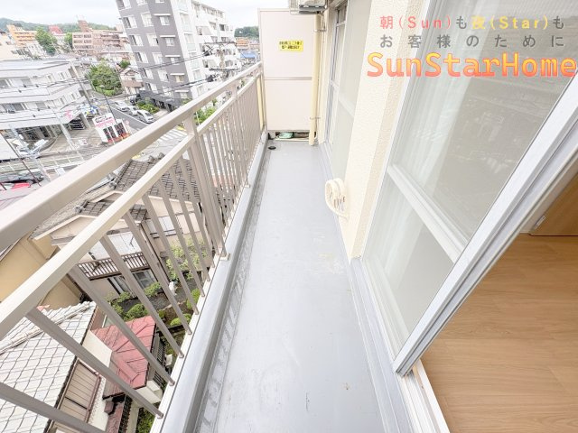 【サンスターホーム】ファミネス東青梅　リノベ済み　最上階　駅近のバルコニー