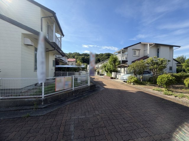 神戸市西区春日台２丁目戸建の前面道路含む現地写真