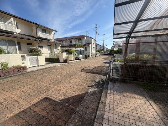 神戸市西区春日台２丁目戸建の前面道路含む現地写真