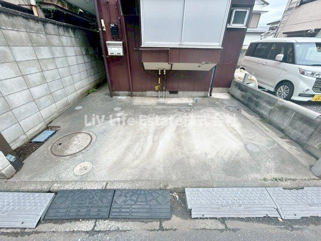 F&K貸家の駐車場