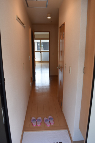 スタシオン東野・アクシス　Ａ棟の玄関