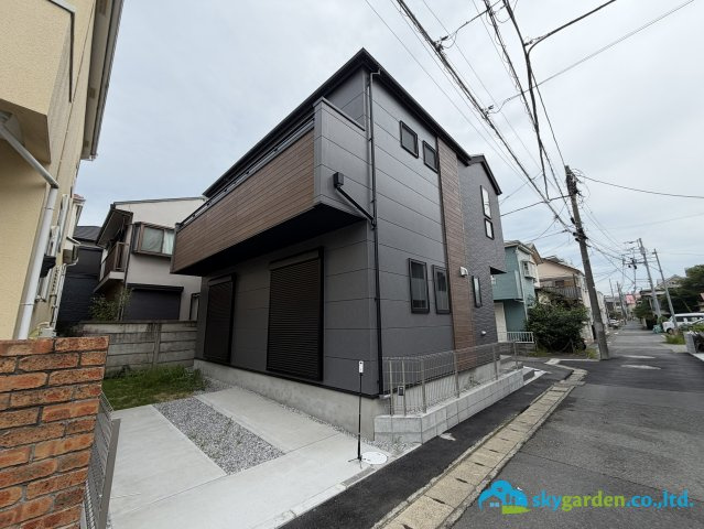平塚市桃浜町1期　新築戸建　全1棟1号棟の前面道路含む現地写真