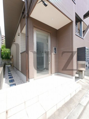 横浜杉田SDNのエントランス