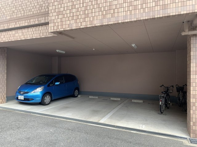 ラルジュ刀根山の駐車場