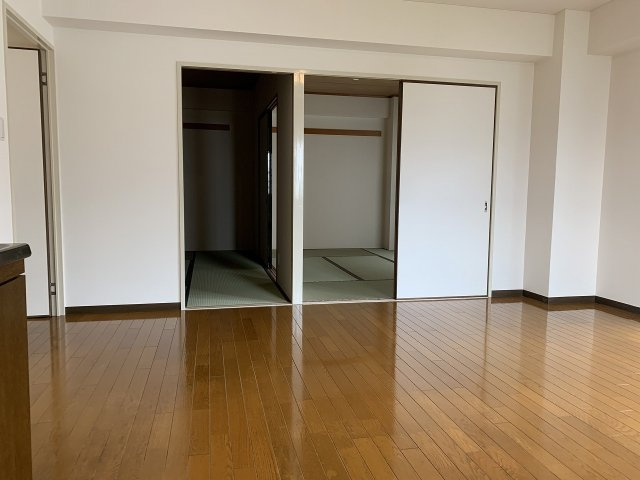 ラルジュ刀根山の居間・リビング