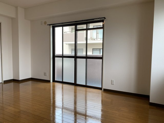 ラルジュ刀根山の居間・リビング